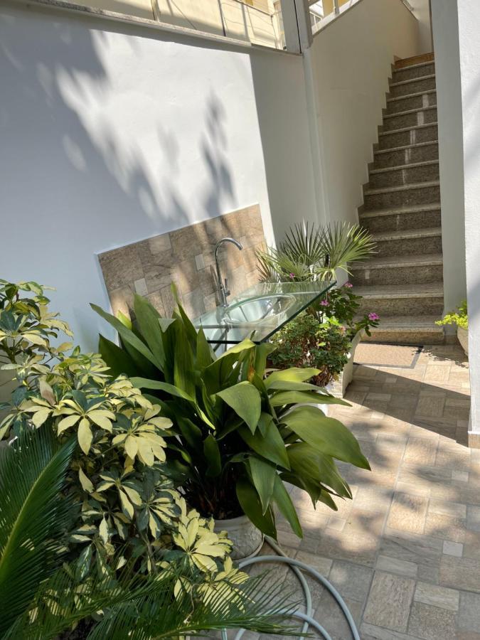 Studio Vlora Luaran gambar